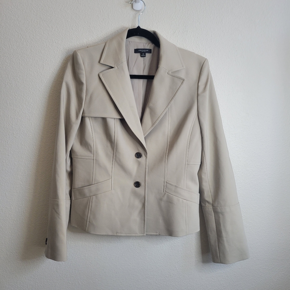 Ann Taylor Women's Tan Khaki Tailored Blazer With Double Button Ladies Size 10.